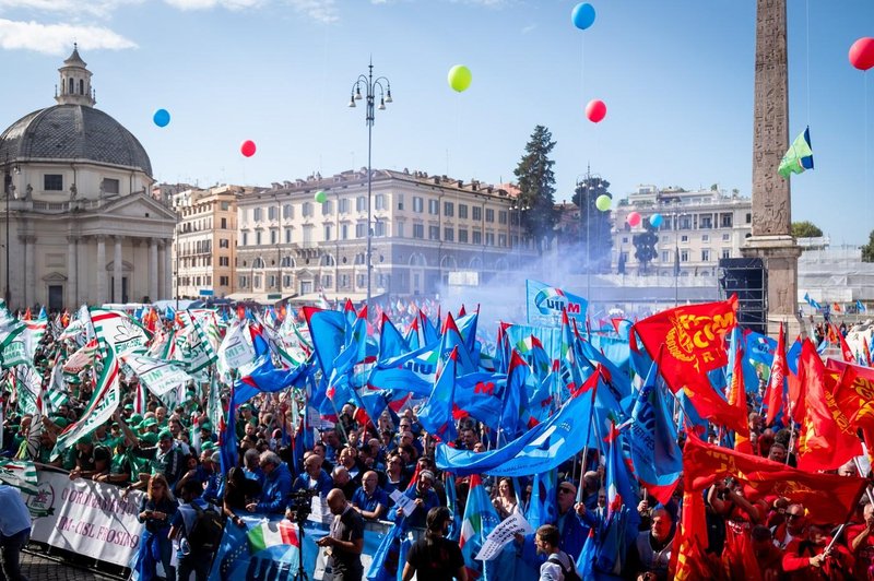 Zaustavitev proizvodnje, kadrovske rošade, sedaj pa se velikan sooča tudi s stavko (foto: Profimedia)