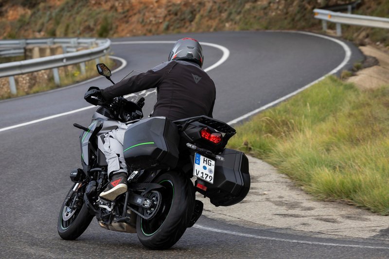 Vozili smo: Kawasaki Versys 1100 - Športni turizem