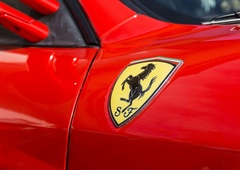 Šest ikoničnih Ferrarijev in en vsiljivec gre na dražbo. Zbiratelji so zagotovo zastrigli z ušesi
