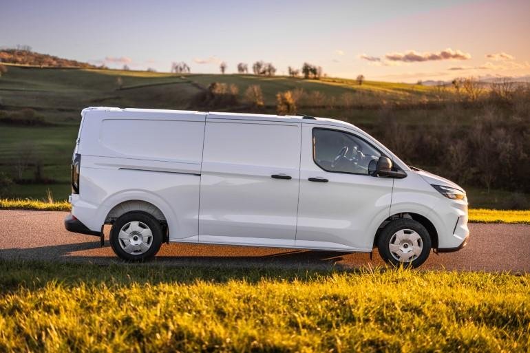 TEST: Ford Transit Custom Furgon 320 2.0 TDCi, 110 kW (150 KM) – Vztrajanje na vrhu