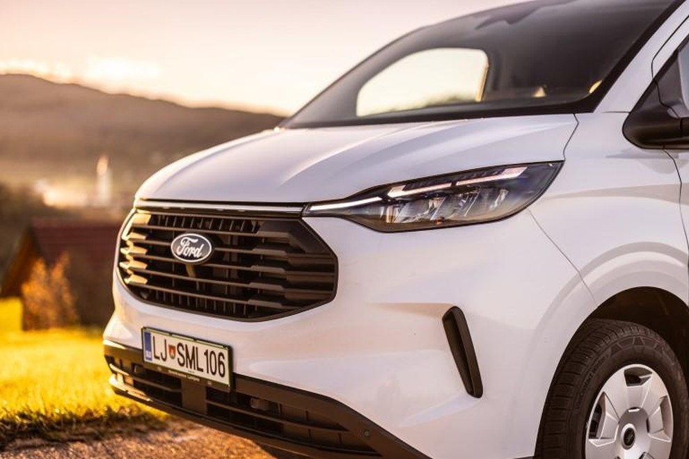 TEST: Ford Transit Custom Furgon 320 2.0 TDCi, 110 kW (150 KM) – Vztrajanje na vrhu