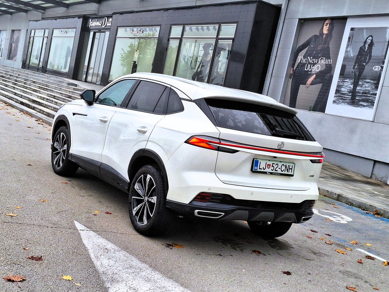 TEST: MG HS Luxury 1.5 GDI - Vstop v visoko družbo