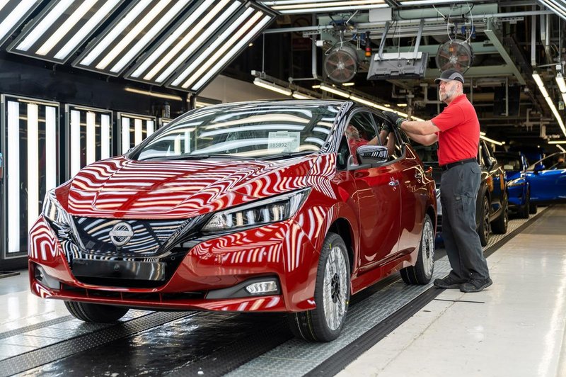 Ljubezni med velikanoma je dokončno konec. Razlogov za razhod pa je več (foto: Nissan)