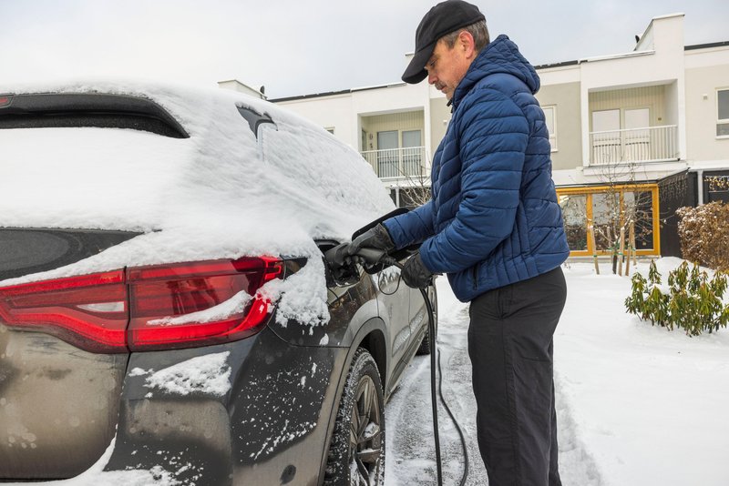 Električni avtomobili in zima: krajši doseg in počasnejše polnjenje