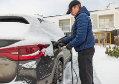 Električni avtomobili in zima: krajši doseg in počasnejše polnjenje