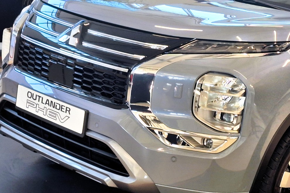 Novi Mitsubishi Outlander najprej za apetit, spomladi tudi za kupce