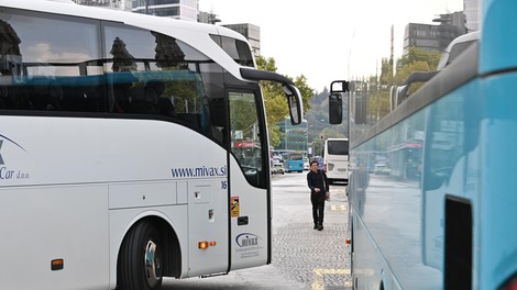 Slovenski voznik avtobusa vozil pod vplivom drog. Še bolj zastrašujoč je podatek, koga je prevažal ...