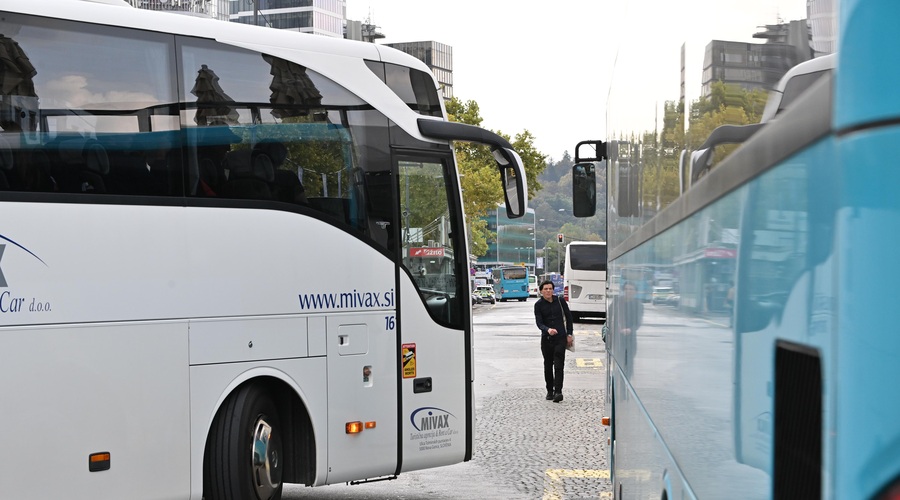 Slovenski voznik avtobusa vozil pod vplivom drog. Še bolj zastrašujoč je podatek, koga je prevažal ... (foto: Žiga Živulovič jr./Bobo)