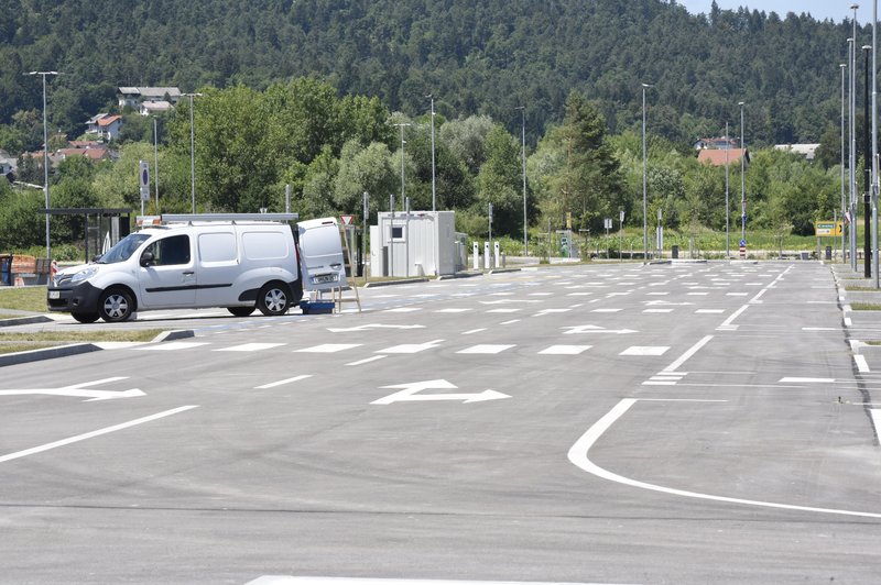 Po novem boste na P+R parkiriščih lahko dodatno poskrbeli za svoj avto. Marsikomu bo to zelo prav prišlo (foto: Bobo/Žiga Živulović jr.)