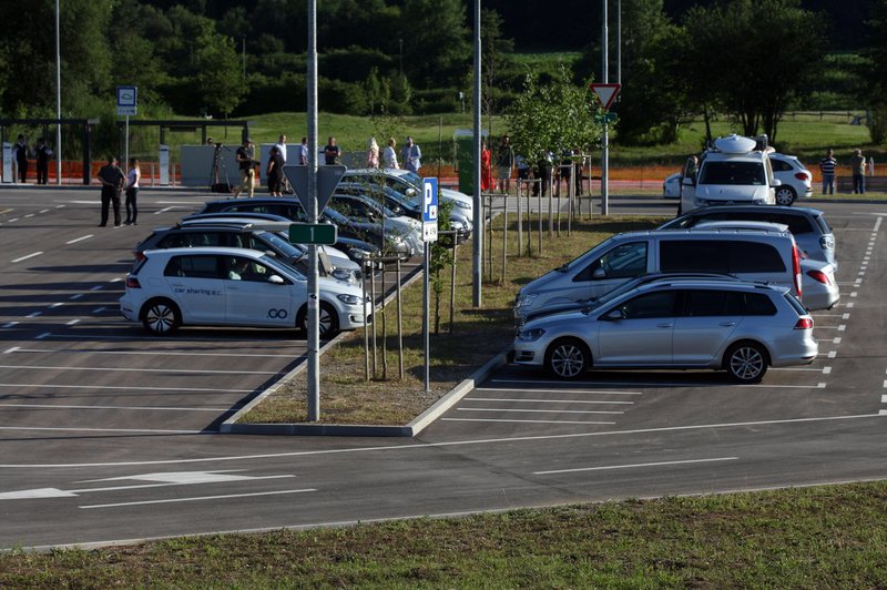 Poleg parkiranja in vožnje z avtobusom boste na nekaterih P+R parkiriščih opravili tudi to ... (foto: Bobo)