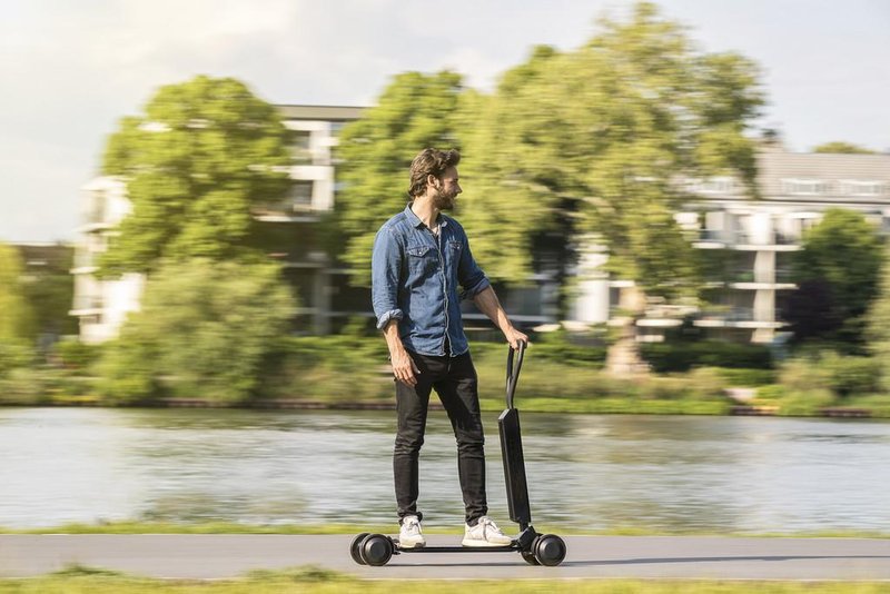 Bo Evropa končno »privila« voznike električnih skirojev? Takšni bodo novi predpisi