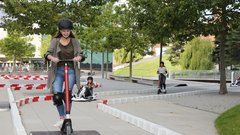 Bo Evropa končno »privila« voznike električnih skirojev? Takšni bodo novi predpisi