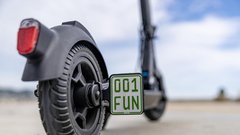 Bo Evropa končno »privila« voznike električnih skirojev? Takšni bodo novi predpisi