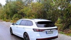 TEST: Volkswagen Passat 2.0 TDI R-Line – veter piha v novo smer