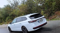 TEST: Volkswagen Passat 2.0 TDI R-Line – veter piha v novo smer