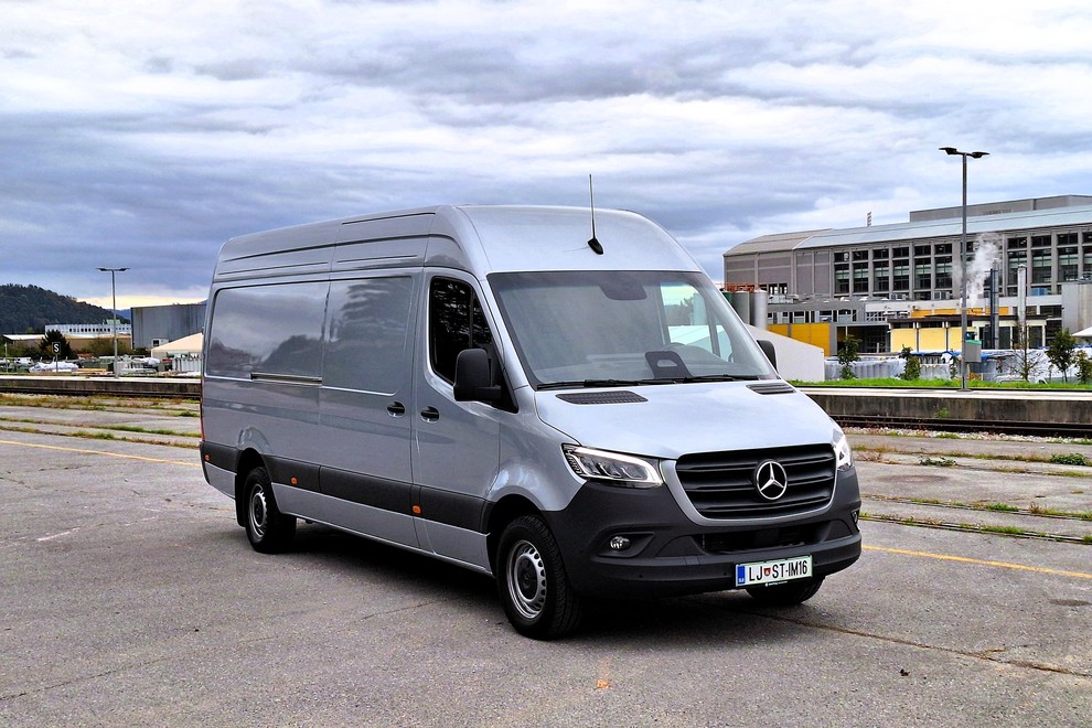 TEST: Mercedes-Benz Sprinter 317 CDI Furgon PRO– Zvezdni dolgoprogaš