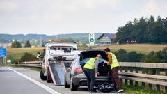 Okvara na avtocesti vas lahko krepko udari po žepu