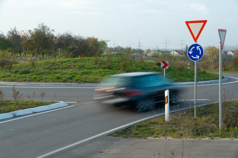 V nekaterih državah imajo tudi nenavadne in smešne prometne predpise