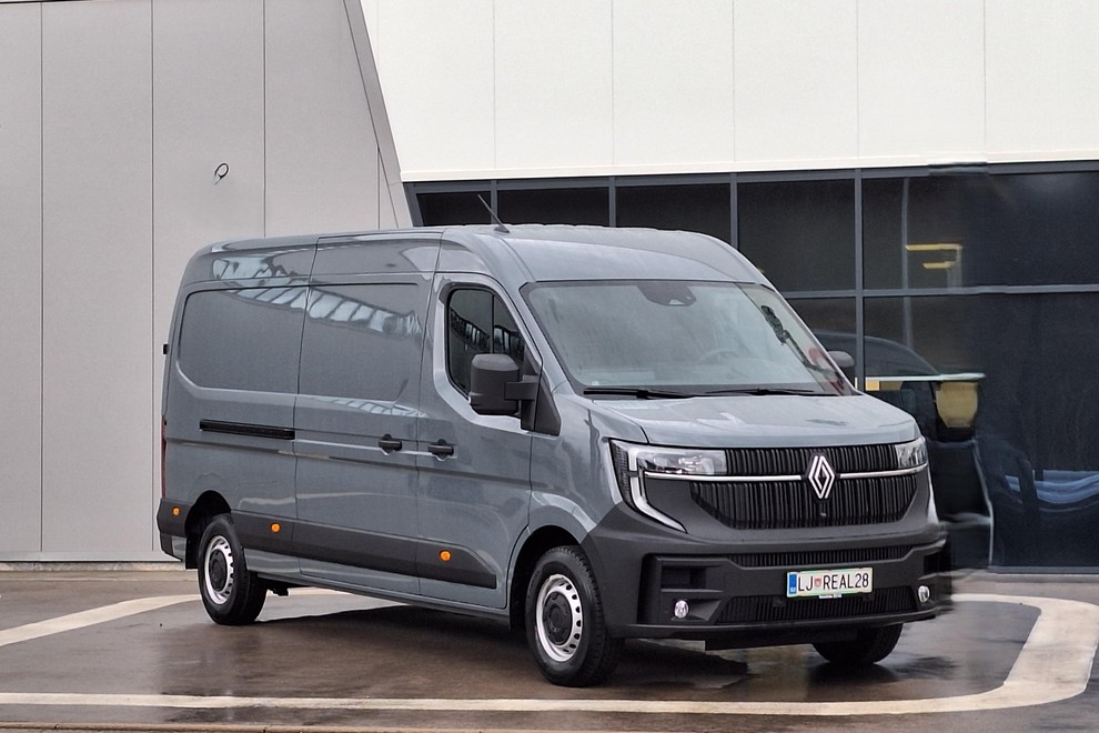 Novo v Sloveniji: Renault Master - gospodar začenja z delom