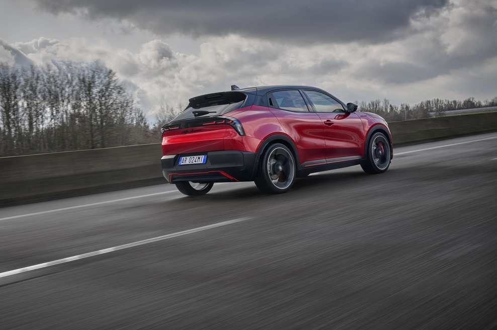 Priljubljena italijanska znamka želi privabiti kupce treh prestižnih nemških proizvajalcev - a z nižjo ceno (foto: Alfa Romeo)