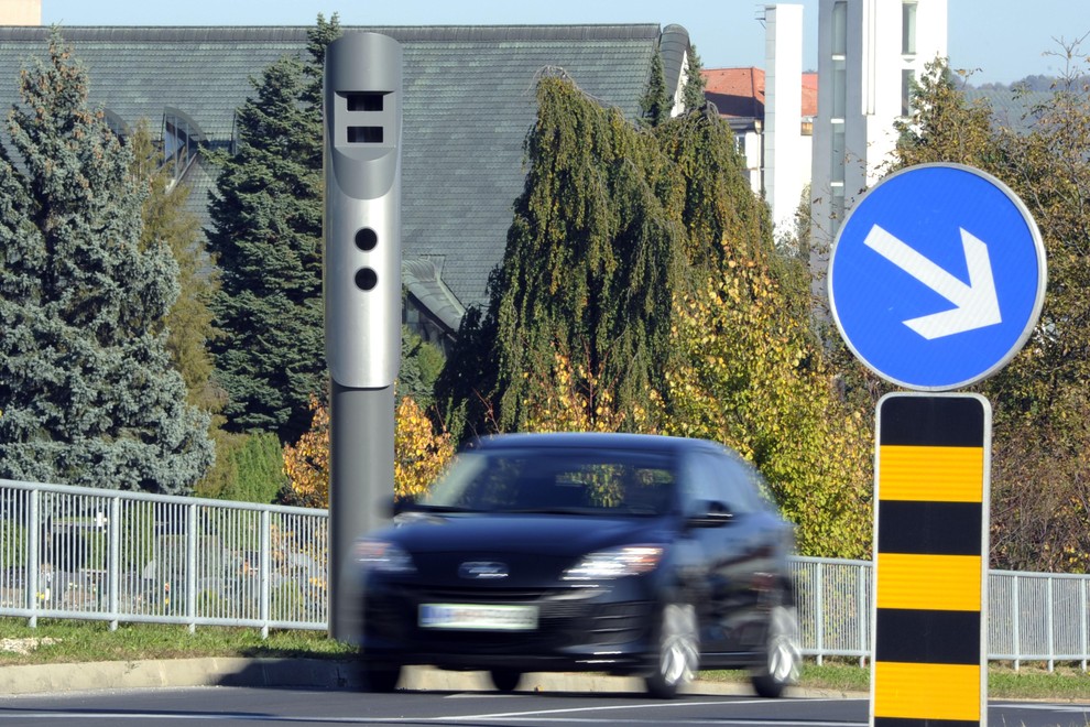 Na slovenske voznike zdaj preži nov radar, ki nadzira na dva načina