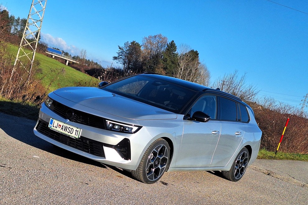 Test: Opel Astra Sports Tourer 1.2 Turbo Hibrid 48V - Blagi … ali polni? To je zdaj vprašanje