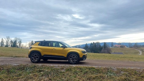 Test: Jeep Avenger 1,2 E-DCT MHEV 100 Summit - hibridna nežnost za najmanjšega