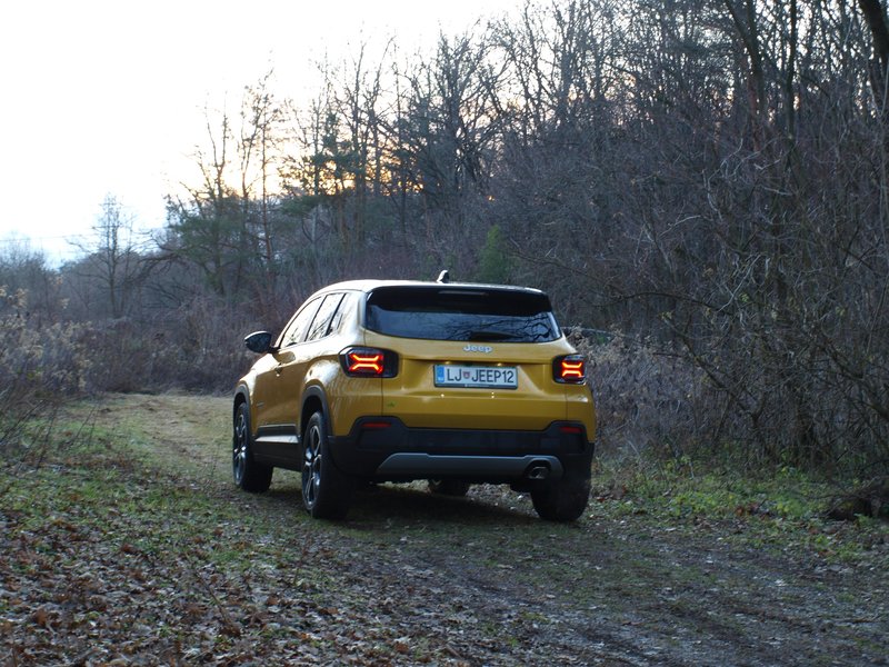 Test: Jeep Avenger 1,2 E-DCT MHEV 100 Summit - hibridna nežnost za najmanjšega