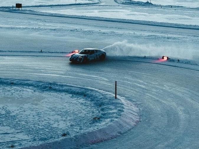 Nov rekord Porscheja Taycana na "vročem" finskem ledu