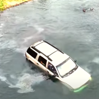 Strokovnjaki razkrili, kako pobegniti iz potapljajočega se avtomobila: to so ključni koraki, ki vam bodo rešili življenje