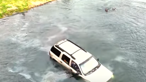 avto v vodi potapljanje reševanje panika strah navodila