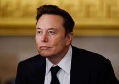 Tesla v težavah zaradi Muskovih političnih aktivnosti. To se dogaja ameriškemu proizvajalcu