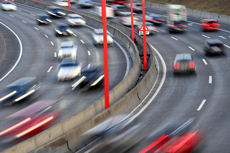 Višanje hitrosti na avtocestah očitno postaja evropski trend. Po češki se s 150 km/h spogledujejo tudi naši sosedi (foto: Profimedia)