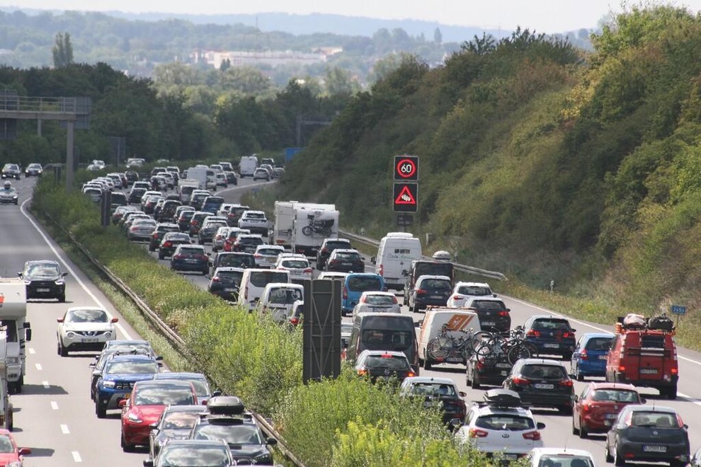 Skoraj milijon kilometrov zastojev. Dogaja se blizu nas …