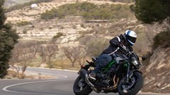 Vozili smo: Novi Kawasaki Z900/Z900 SE (2025) - definicija besede 'naked'