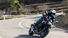 Vozili smo: Novi Kawasaki Z900/Z900 SE (2025) - definicija besede 'naked'