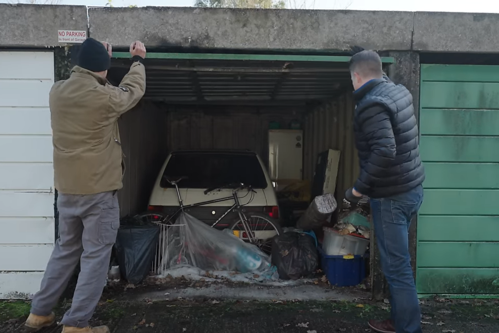 Zapuščen že 23 let – ne boste verjeli, kaj so našli ob enem najbolj iskanih zbirateljskih avtomobilov (VIDEO)