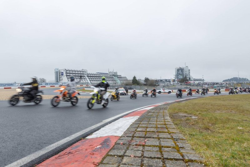 Legendarni Nordschleife bo prepovedal vožnjo določenim uporabnikom. To so novi pogoji za uporabo legendarne steze