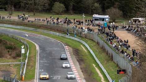 Legendarni Nordschleife bo prepovedal vožnjo določenim uporabnikom. To so novi pogoji za uporabo legendarne steze