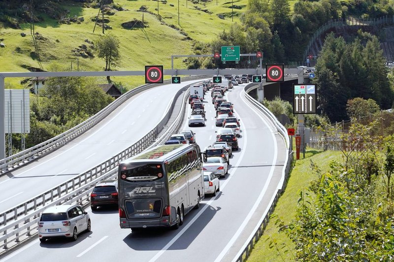 Na slovenskih cestah je to povsem "običajen" prekršek, a v tej evropski državi je možakar plačal več kot 100.000 evrov kazni (foto: Profimedia)