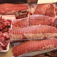 Nikoli ga ne kupujte: V mesnici nam želijo podtakniti takšno meso, tecite daleč stran od njega