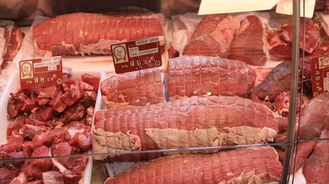 To se dogaja z mesom.