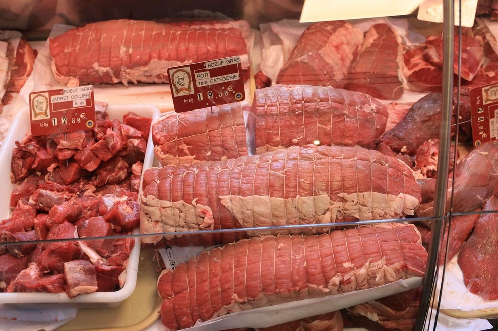 Nikoli ga ne kupujte: V mesnici nam želijo podtakniti takšno meso, tecite daleč stran od njega (foto: Profimedia)