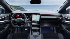 Novo pri nas: Renault Rafale E-Tech 4x4 300 – Streljanje iz vseh topov