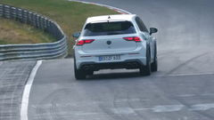 Golf GTI praznuje 50 let in Volkswagen pripravlja nekaj izjemnega! Med testiranjem so zalotili … (VIDEO)