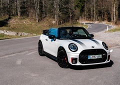 Novo pri nas: MINI Cooper cabrio - Zabava je še vedno v majhnih pločevinkah