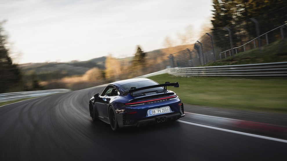 Porsche 911 GT3 Za vožnjo po zavitih cestah naj bi Haaland izbral Porscheja 911 GT3. Ta atmosferski športnik slovi po …