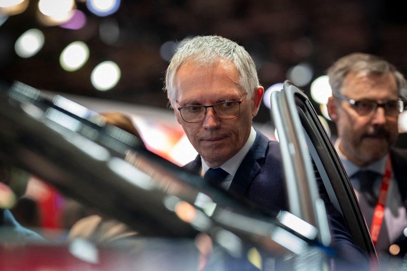 Se Tesla umika iz avtomobilske industrije? To so zlovešče napovedi nekdanjega izvršnega direktorja
