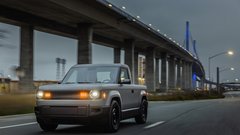 Dostopni električni poltovornjak