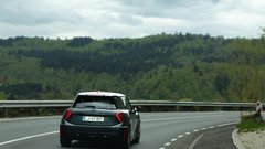 Z električnimi Miniji po slovenski Toskani: med tartufi, oljkami in realnostjo električne mobilnosti